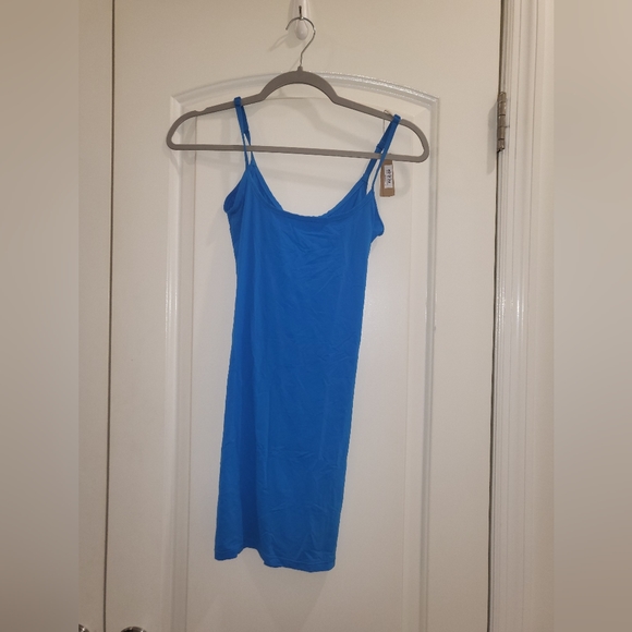 1. NWT SKIMS FITS EVERYBODY SLIP DRESS IN MYKONOS SIZE XS - Picture 5 of 5